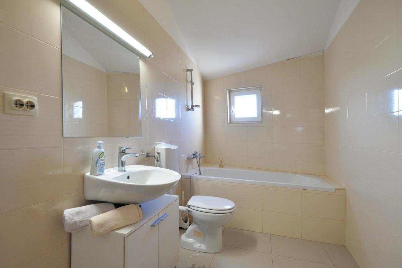 Apartmani Vedrana, Муртер Экстерьер фото