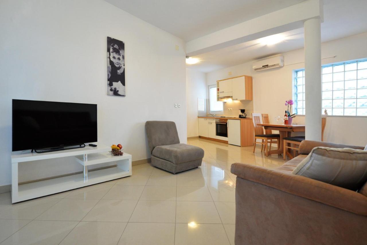 Apartmani Vedrana, Муртер Экстерьер фото