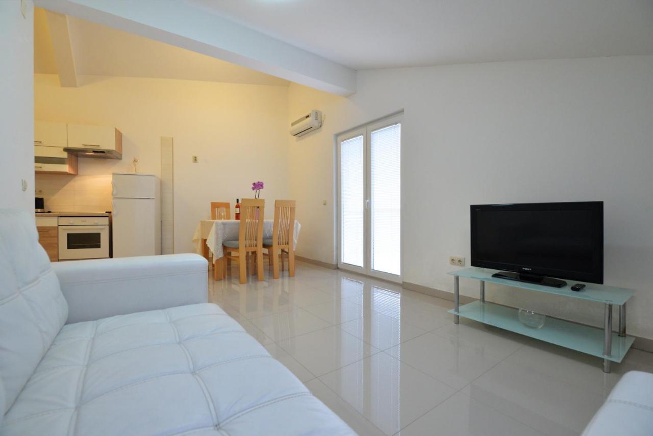 Apartmani Vedrana, Муртер Экстерьер фото