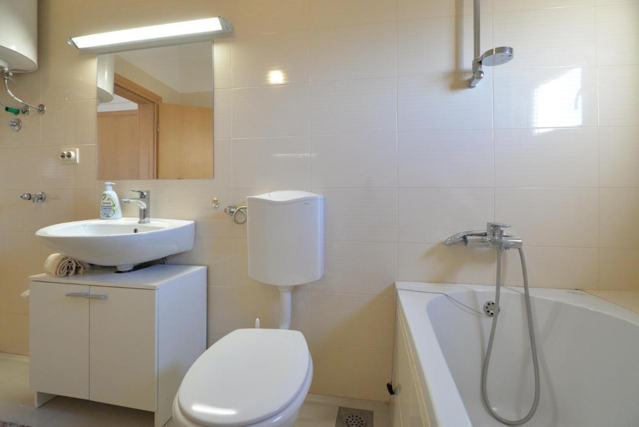 Apartmani Vedrana, Муртер Экстерьер фото