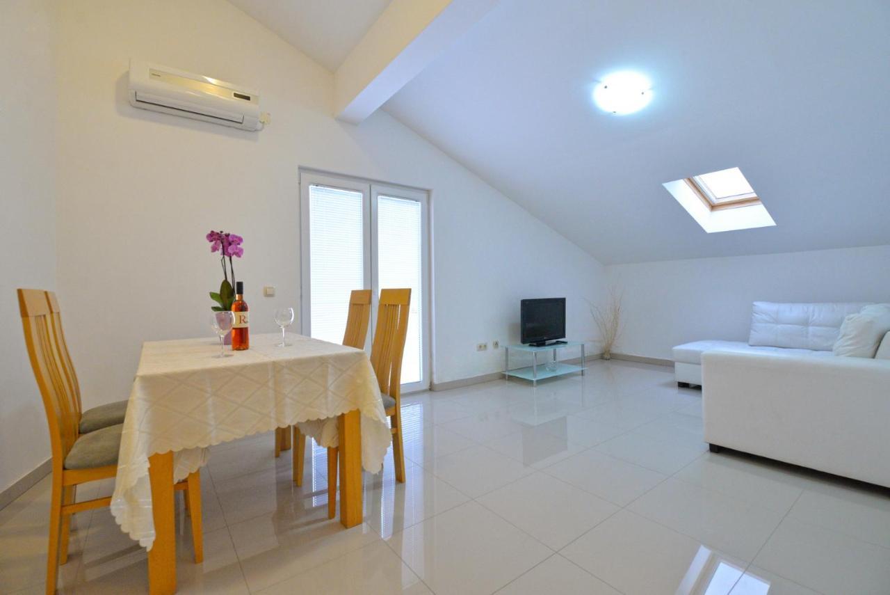 Apartmani Vedrana, Муртер Экстерьер фото
