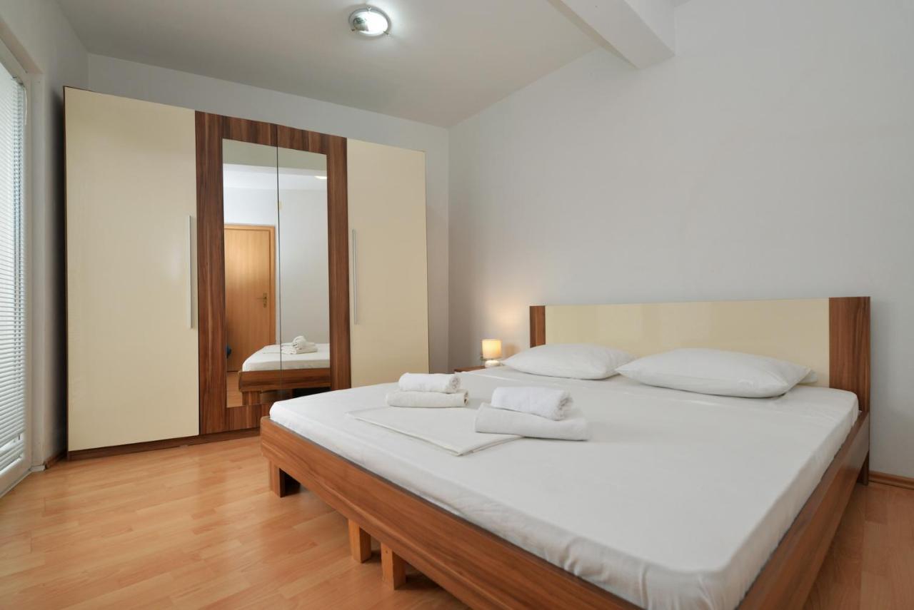 Apartmani Vedrana, Муртер Экстерьер фото