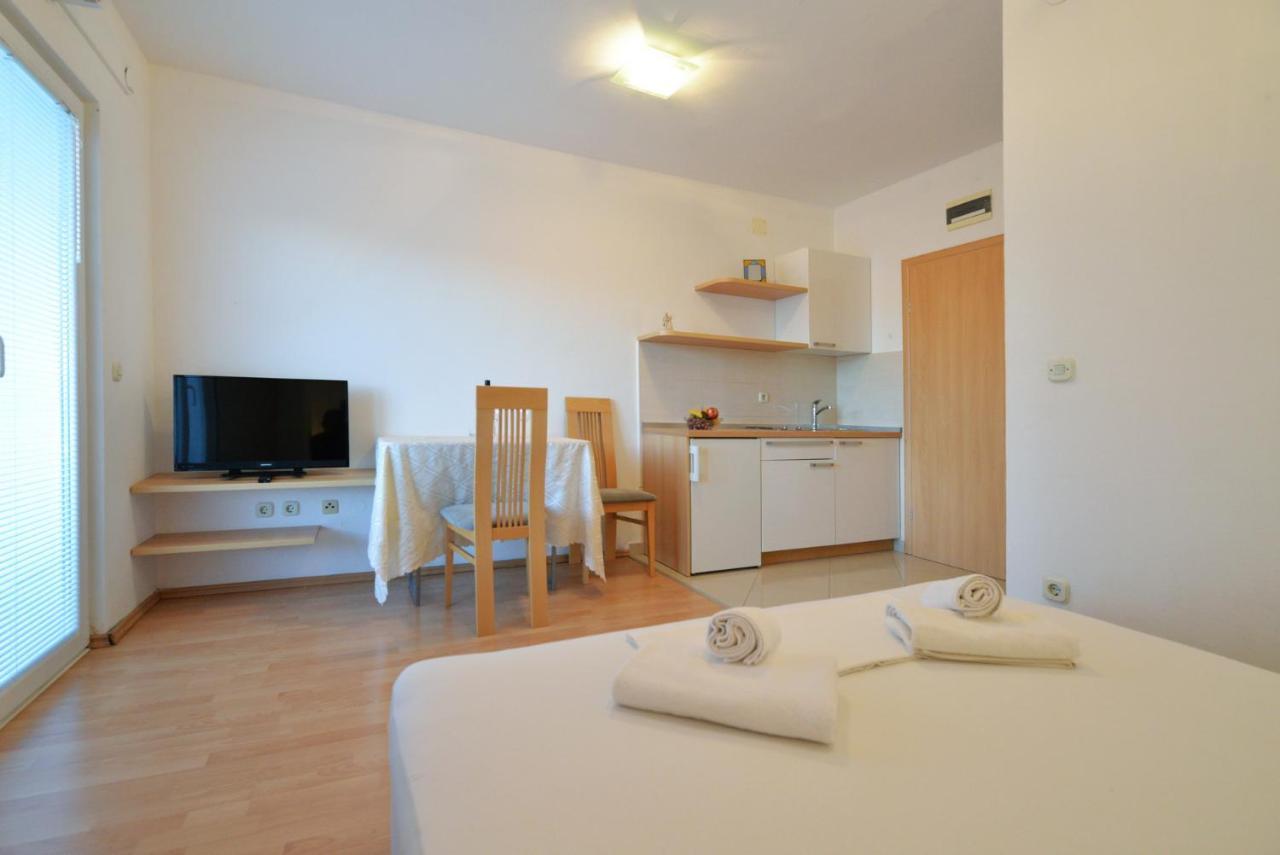 Apartmani Vedrana, Муртер Экстерьер фото